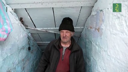 "¿Dónde voy a ir?" Mayores bajo los proyectiles en un pueblo liberado