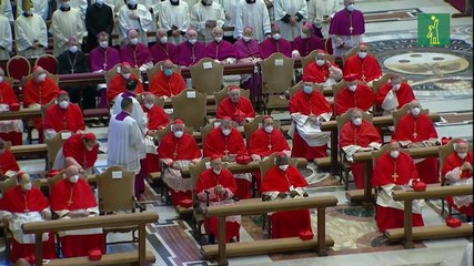 El papa preside la Pasión de Cristo sin postrarse en la basílica vaticana