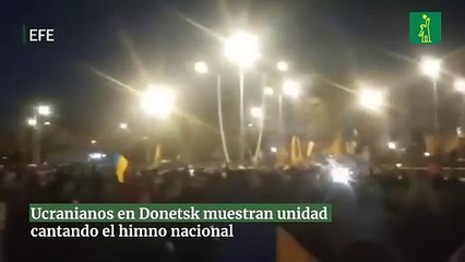 Ucranianos en Donetsk muestran unidad cantando el himno nacional