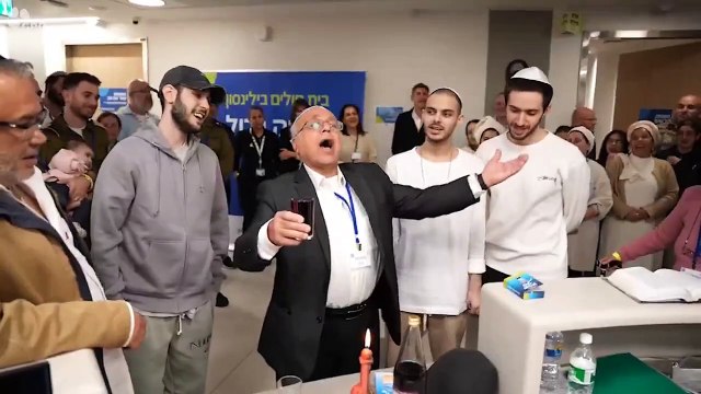 Otages Israéliens : Après 500 jours de détention par le Hamas, Omer Shem Tov, Eliyah Cohen et Omer Wankrat retrouvent leurs familles