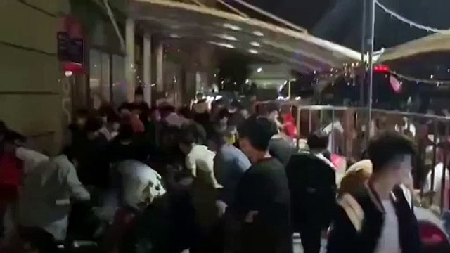 El bloqueo de COVID cero en Shanghái deja a los residentes desesperados por alimentos y medicamentos