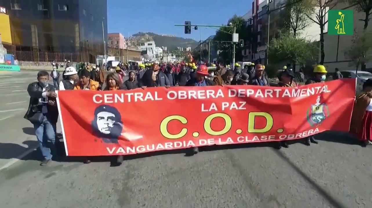 Presidente de Bolivia oficializa alza salarial entre críticas a empresarios en Día del Trabajo