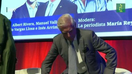 Mario Vargas Llosa supera el covid y sale del hospital