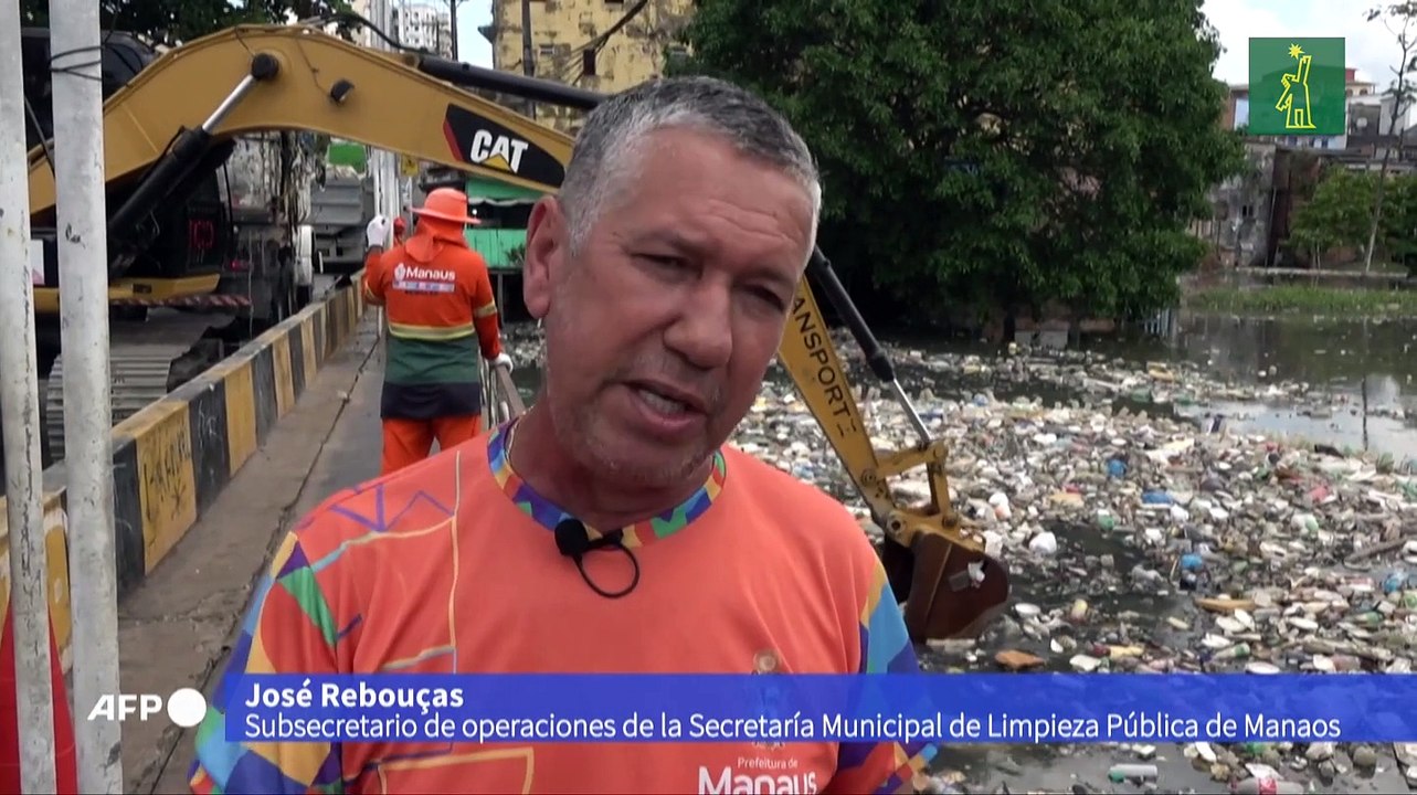 Toneladas de basura flotan en las aguas de Manaos, la principal urbe amazónica