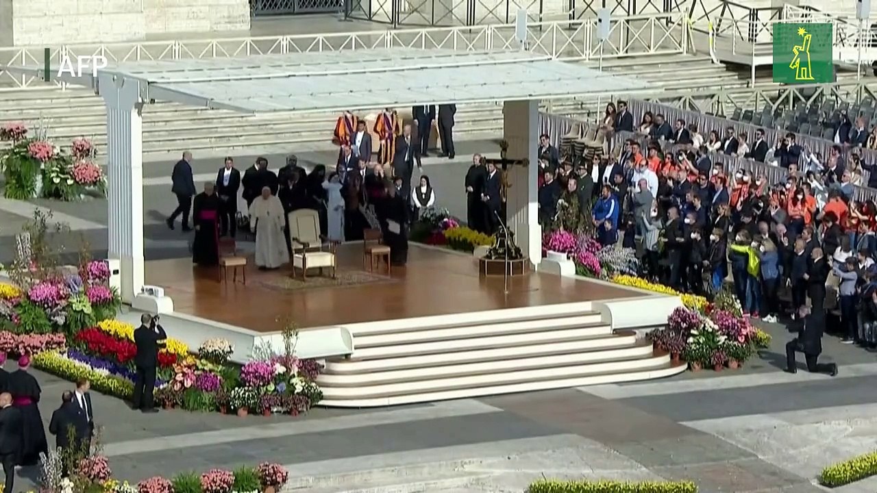 El papa retoma sus audiencias semanales desde la plaza San Pedro