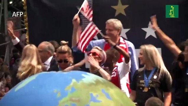 La federación de fútbol de EEUU anuncia igual paga para los equipos de hombres y mujeres