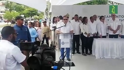 Paliza entrega cheques de 1.7 MM y 400 mil pesos a parroquia y pastores