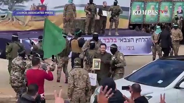 Riuh! Saat Sandera Israel Cium Kepala Militan Hamas Saat Dibebaskan