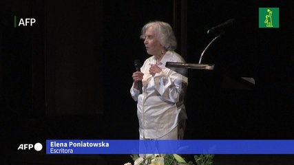 México homenajea a la escritora Elena Poniatowska en sus 90 años