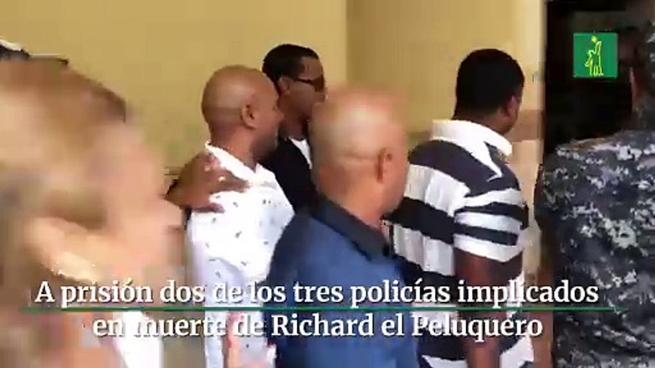 A prisión dos de tres agentes policiales