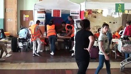 Cientos de ucranianos gitanos, varados en la estación central de Praga