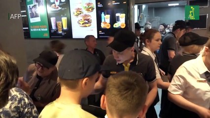 Una Rusia nostálgica inaugura los primeros "McDonald's rusos"