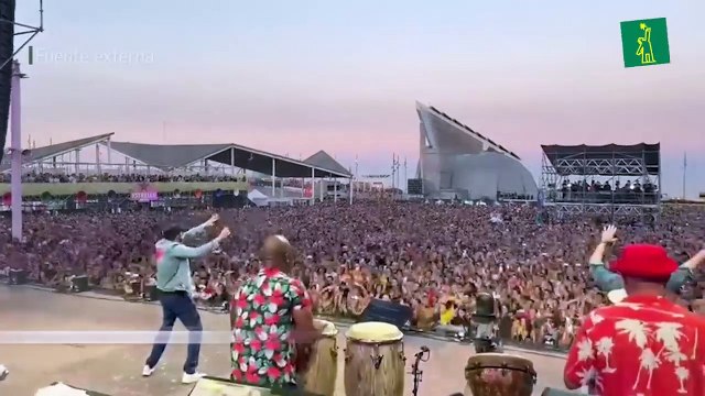Miles de personas cantan La bilirrubina en concierto de Juan Luis Guerra en Barcelona