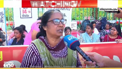 ആശാവര്‍ക്കര്‍മാരുടെ സമരം രണ്ടാഴ്ച പിന്നിടുന്നു; ഐക്യദാര്‍ഢ്യവുമായി മഹിളാ കോണ്‍ഗ്രസ്