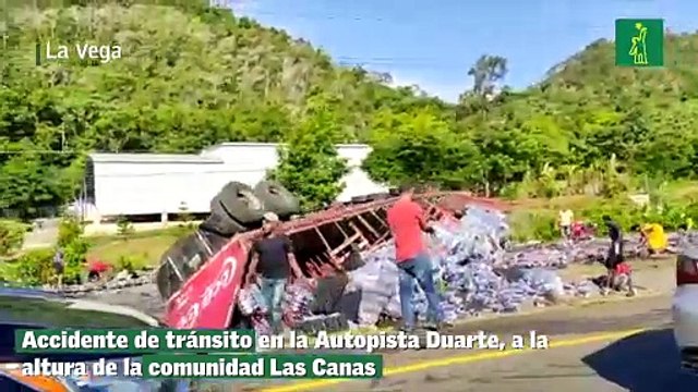 Accidente de tránsito en la Autopista Duarte, a la altura de la comunidad Las Canas, en La Vega.