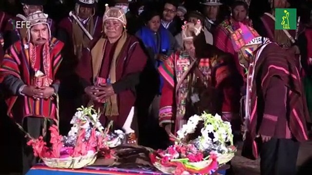 Bolivianos reciben los primeros rayos del sol del año 5.530 en Año Nuevo Andino