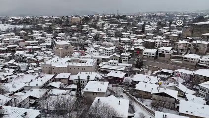 Dünya buraya akın ediyor: "Osmanlı'nın parmak izi" beyaza büründü