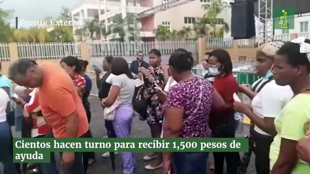 Cientos hacen turno para recibir 1,500 pesos de ayuda