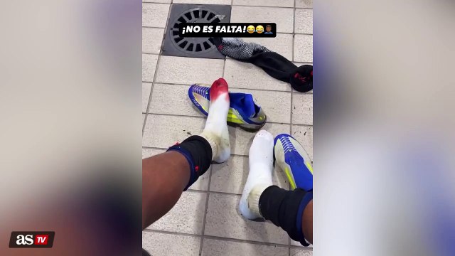 Lamine, irónico con el arbitraje: “¡No es falta!”