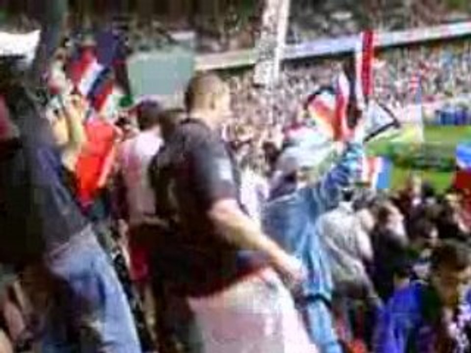 ButPauletaBordelDansLaTribune!!!