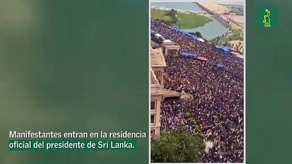 Manifestantes entran en la residencia oficial del presidente de Sri Lanka