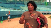 Ser árbitra de béisbol en un terreno exclusivo para hombres, la experiencia de Janet Moreno