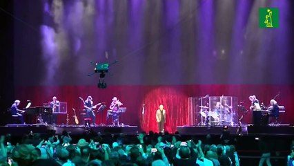 Golpe a golpe, verso a verso, Serrat se despide voluntariamente