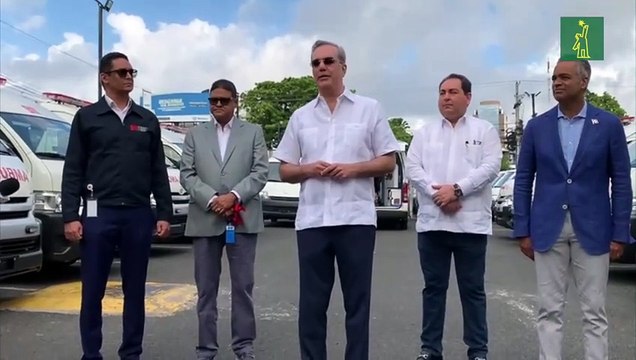 Presidente Abinader entrega ambulancias al 911 y hace un llamado a la prudencia en fiestas navideñas