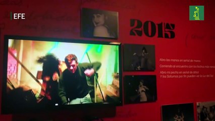 La cantante Mon Laferte muestra su faceta de pintora y poeta en gran exposición en Chile