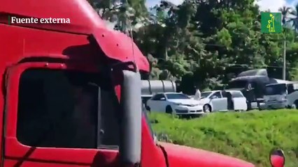 Dos muertos en accidente  múltiple en la autopista Duarte, tramo La Cumbre-Piedra Blanca.