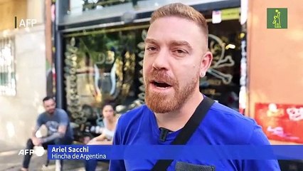 Fiebre mundialista en Argentina: llevar a Messi y la Copa del Mundo en la piel