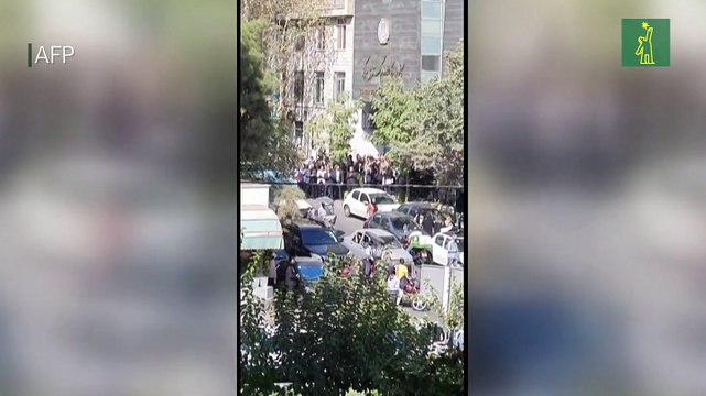Tiros de gas lacrimógeno durante una manifestación en Irán por la muerte de Mahsa Amini