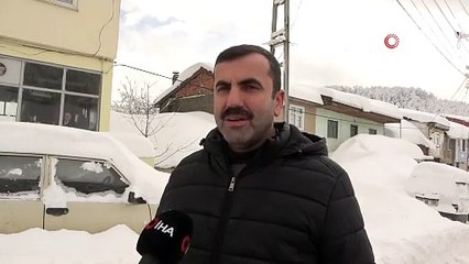 Kar yüksekliği 180 santimetreyi aştı! Araçlar karın altında kaldı!