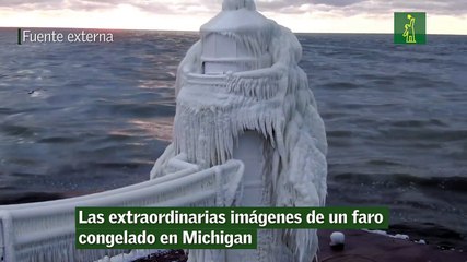 Las extraordinarias imágenes de un faro congelado en Michigan