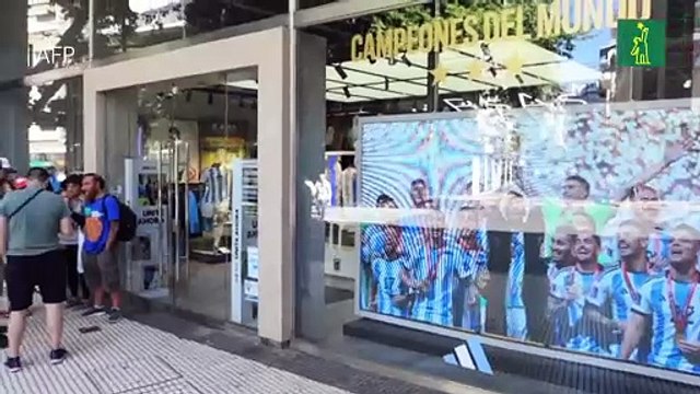 Argentinos ansiosos por la nueva camiseta de la selección con la tercera estrella