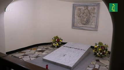 La tumba de Benedicto XVI ya puede ser visitada en la cripta vaticana