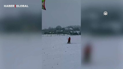 İstanbul’da uçurtma kayağı yaptığı anları kayıt altına aldı