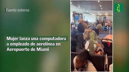 Mujer lanza una computadora a empleado de aerolínea en Aeropuerto de Miami