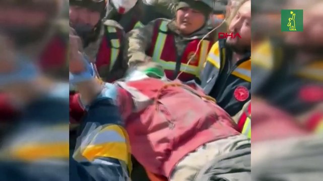 Rescatistas turcos hallan supervivientes 13 días después del terremoto