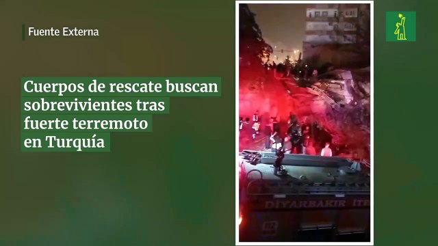Cuerpos de rescate buscan sobrevivientes tras fuerte terremoto en Turquía