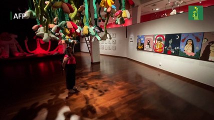 Mon Laferte se revela como artista plástica con gran exposición en Chile