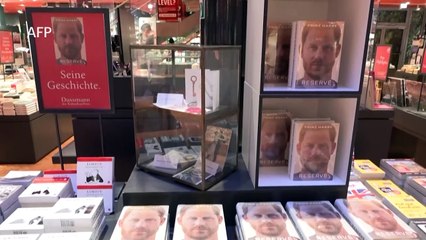 Sale a la venta polémico libro de memorias del príncipe Enrique