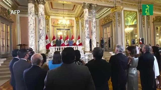 Vargas Llosa fustiga a gobiernos latinoamericanos críticos de Boluarte en Perú