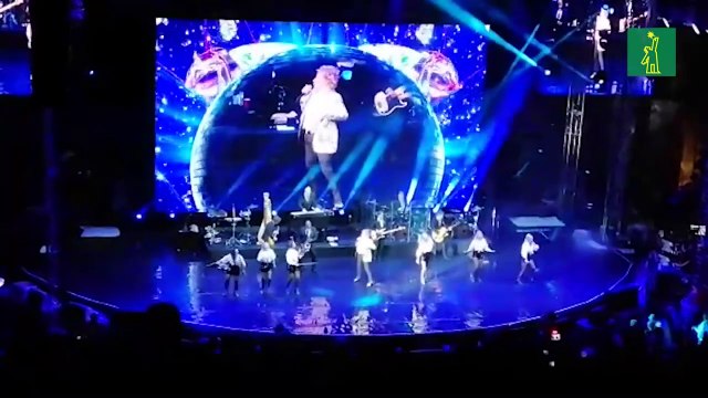 Rod Stewart sube puntual al escenario de Altos de Chavón y deja sorprendido al público local