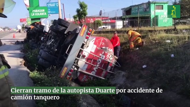 Cierran tramo de la autopista Duarte por accidente de camión tanquero