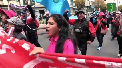 Miles de maestros realizan un paro de 24 horas en Bolivia al ritmo de Shakira