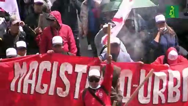 Maestros de Bolivia endurecen las protestas contra el nuevo plan de estudios