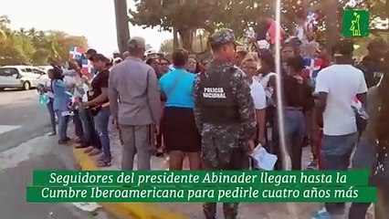 Seguidores del presidente Abinader llegan hasta la Cumbre Iberoamericana para pedirle cuatro años más