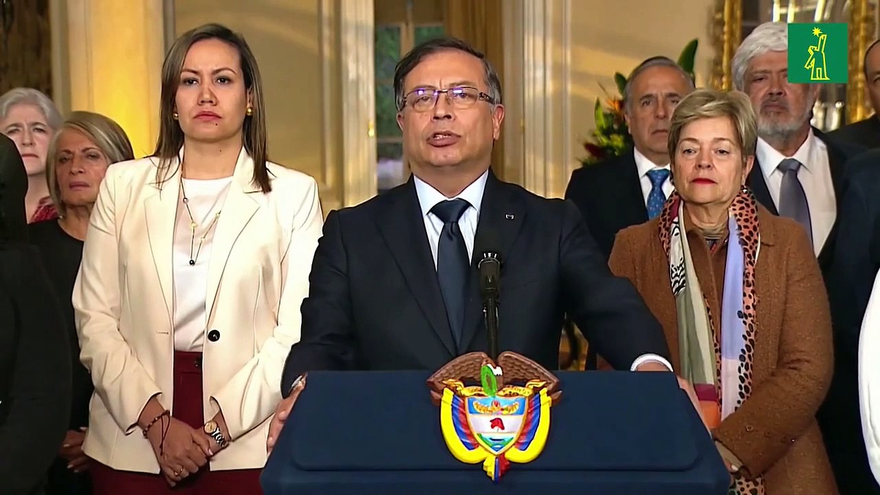 Petro cambia a tres ministros en crisis de su gabinete