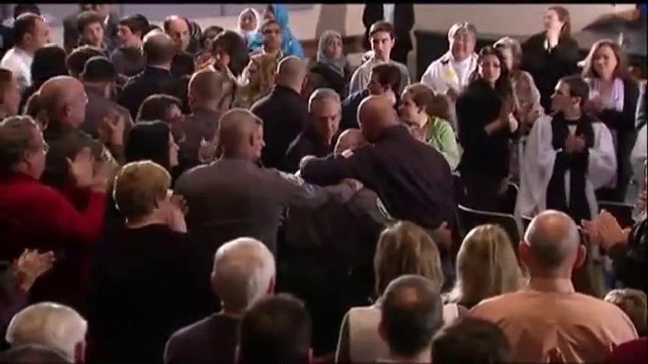 Sandy Hook: Raw- First Responders Get Standing Ovation
